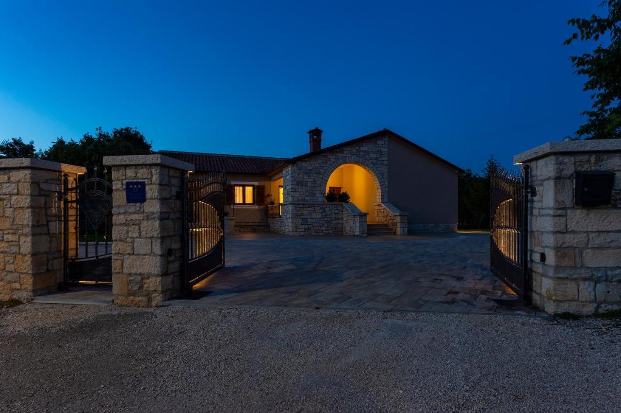 Villa Krizanci Žminj Kültér fotó